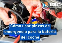 Cómo usar pinzas de emergencia para la batería del coche